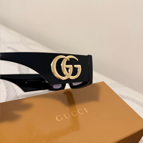 Gucci Black Sunglasses - Picture 4 of 8